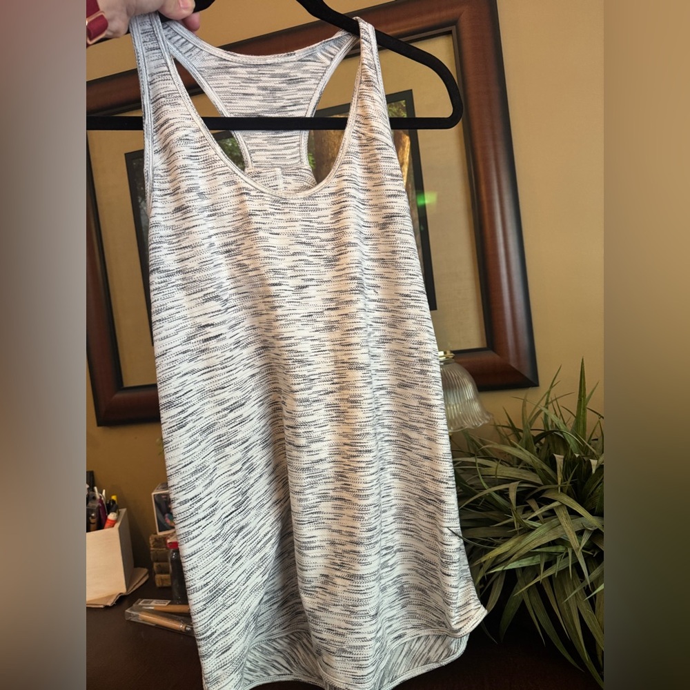 Lululemon tank size 8